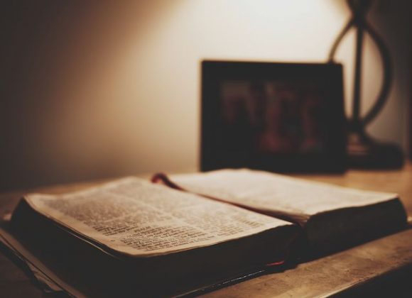 L’histoire du salut à l’encre indélébile L’histoire du salut à l’encre indélébile